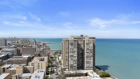 6301 North Sheridan Road Chicago IL 60660