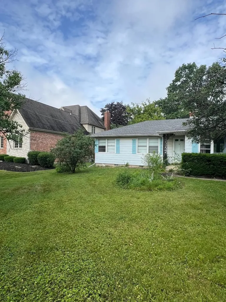 6536 South Ridge Road Westmont IL 60559