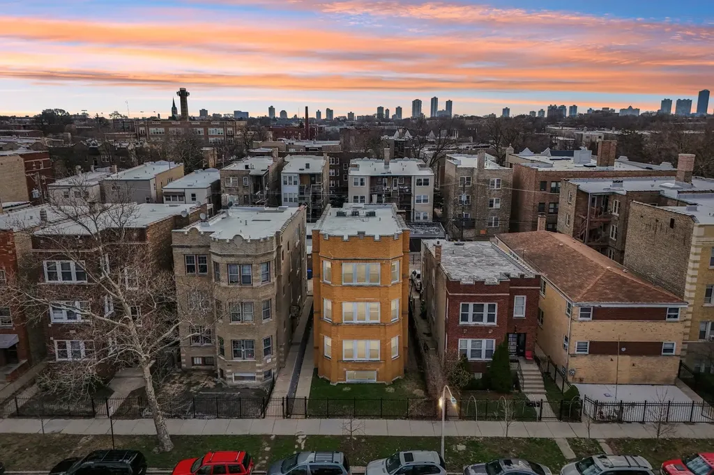 6215 North Oakley Avenue Chicago IL 60659