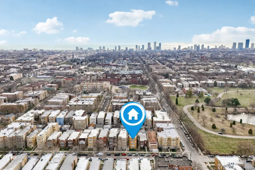 6215 North Oakley Avenue Chicago IL 60659