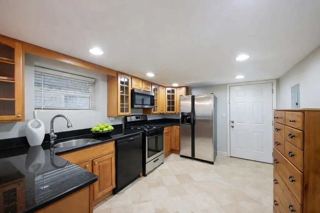 6215 North Oakley Avenue Chicago IL 60659