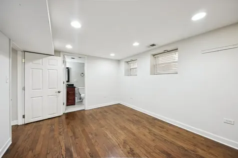 6215 North Oakley Avenue Chicago IL 60659