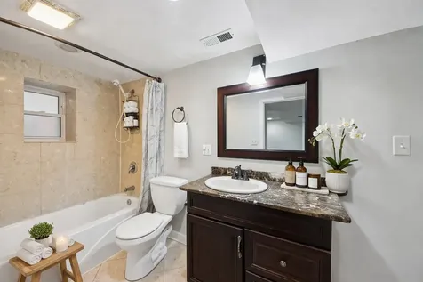 6215 North Oakley Avenue Chicago IL 60659