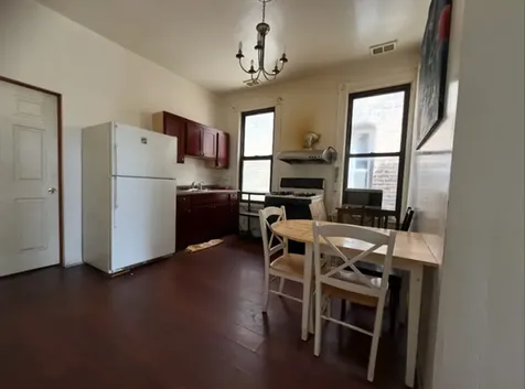 260 West 24th Street Chicago IL 60616