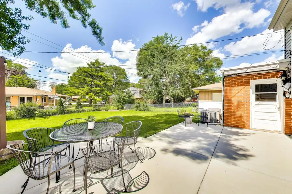 586 East Park Avenue Elmhurst IL 60126