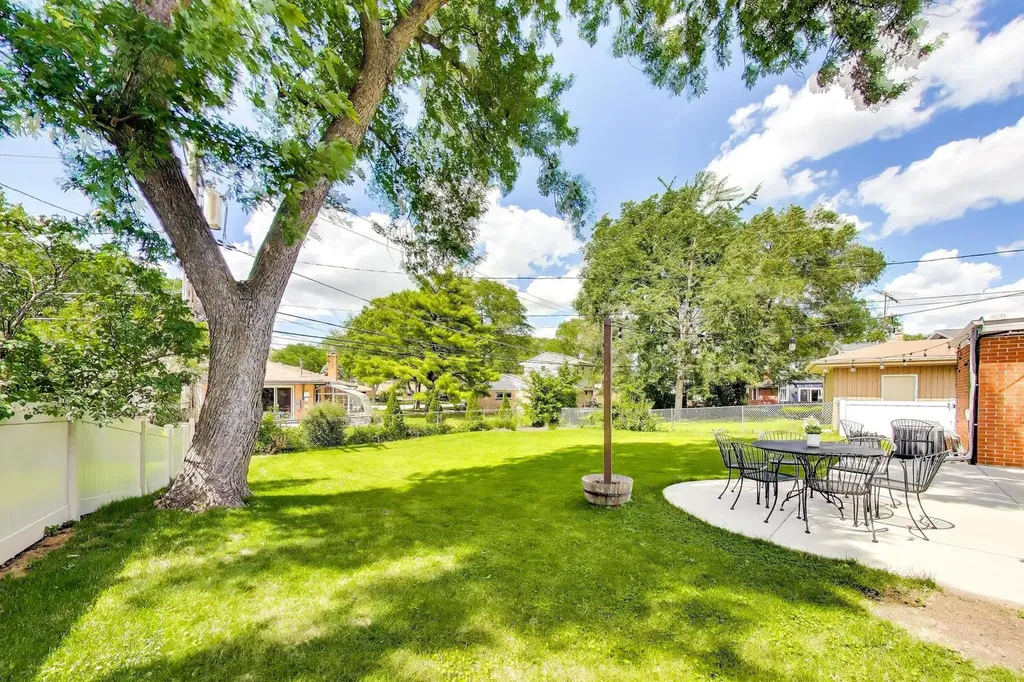 586 East Park Avenue Elmhurst IL 60126
