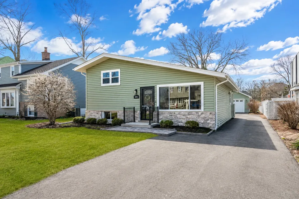 646 West Babcock Avenue Elmhurst IL 60126