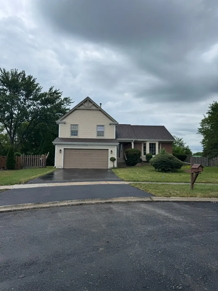 2404 Kenmore Court Schaumburg IL 60193
