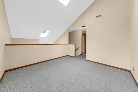 265 Yorkshire Court Gurnee IL 60031