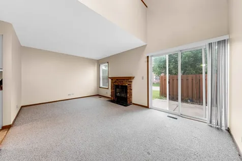 265 Yorkshire Court Gurnee IL 60031
