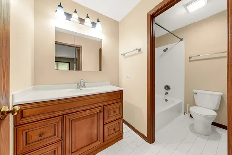 265 Yorkshire Court Gurnee IL 60031