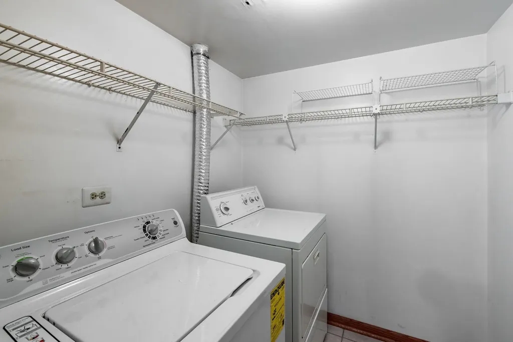1059 Ridgefield Circle Carol Stream IL 60188