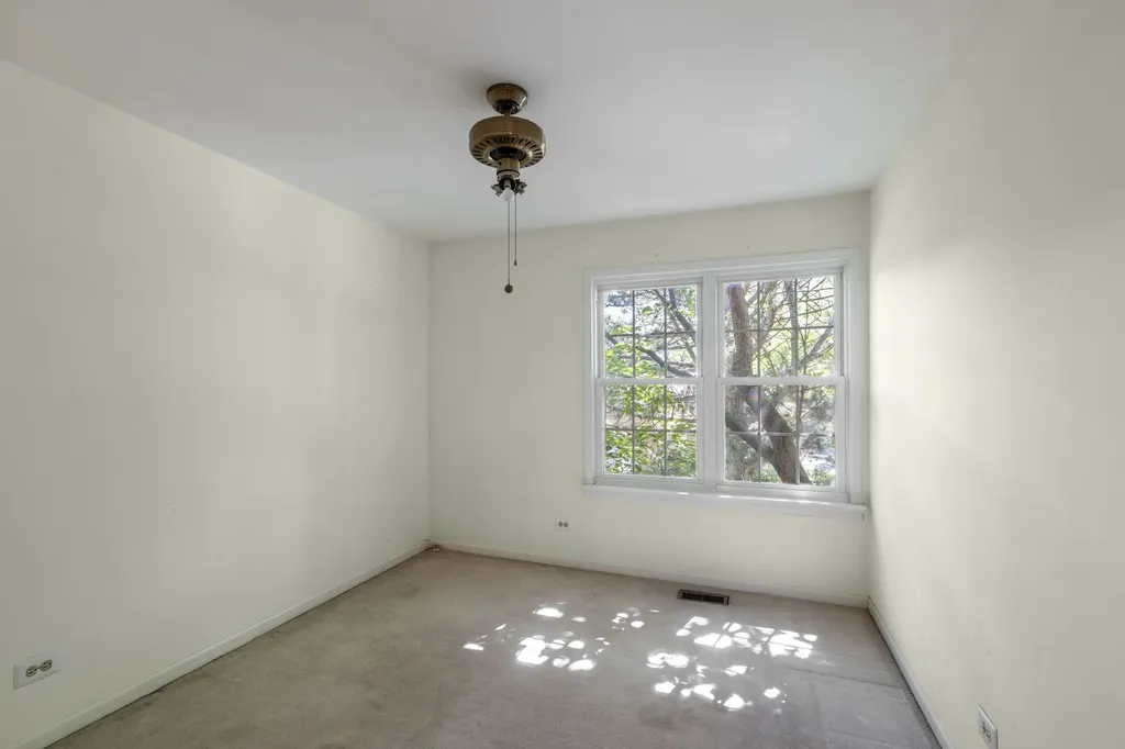 1059 Ridgefield Circle Carol Stream IL 60188