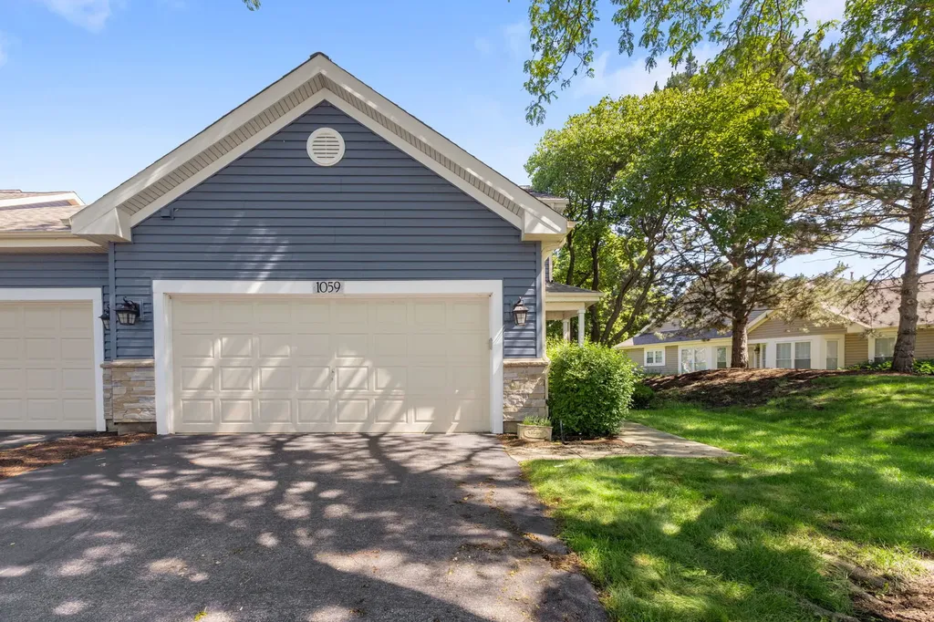 1059 Ridgefield Circle Carol Stream IL 60188