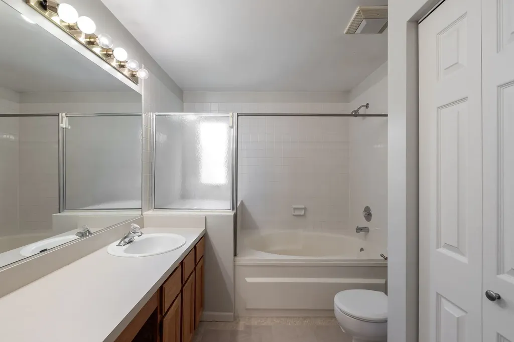 1059 Ridgefield Circle Carol Stream IL 60188