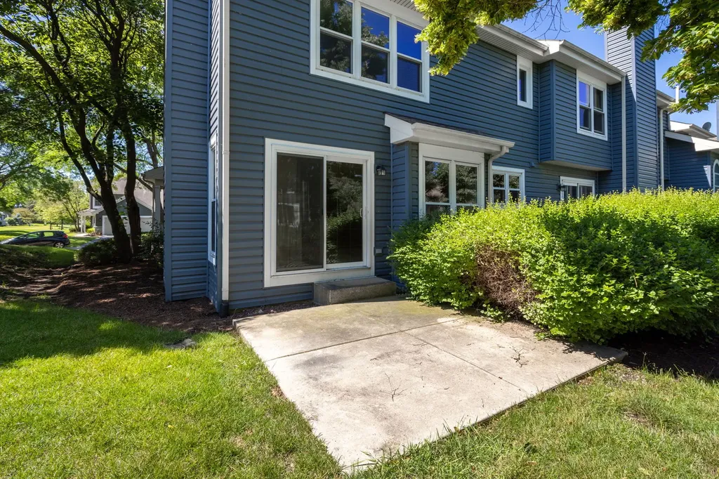 1059 Ridgefield Circle Carol Stream IL 60188