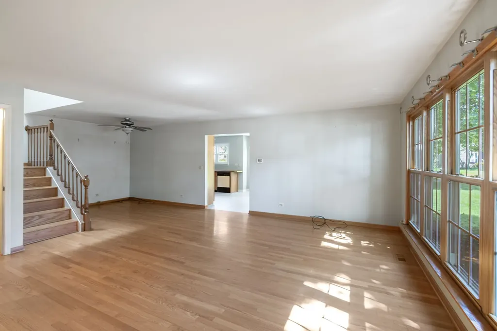1059 Ridgefield Circle Carol Stream IL 60188