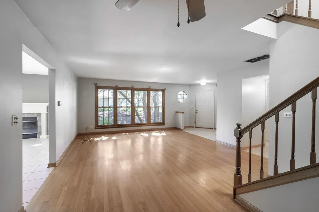 1059 Ridgefield Circle Carol Stream IL 60188