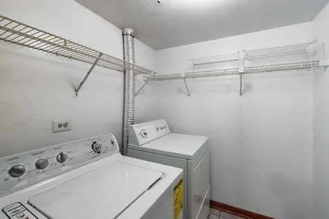 1059 Ridgefield Circle Carol Stream IL 60188