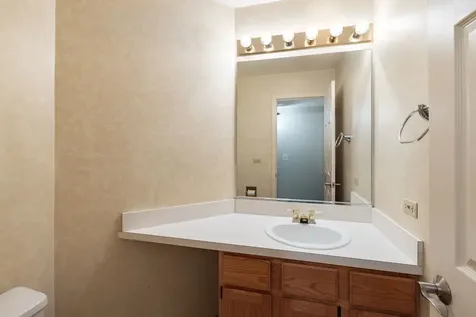 1059 Ridgefield Circle Carol Stream IL 60188