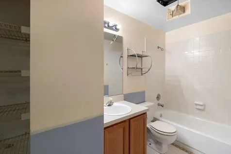 1059 Ridgefield Circle Carol Stream IL 60188