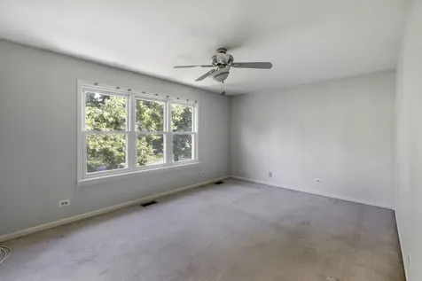 1059 Ridgefield Circle Carol Stream IL 60188