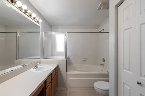 1059 Ridgefield Circle Carol Stream IL 60188
