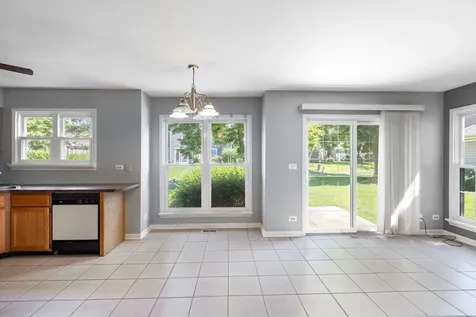 1059 Ridgefield Circle Carol Stream IL 60188