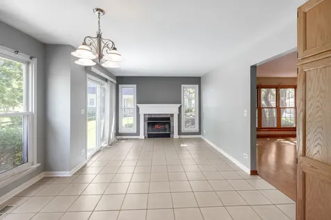 1059 Ridgefield Circle Carol Stream IL 60188