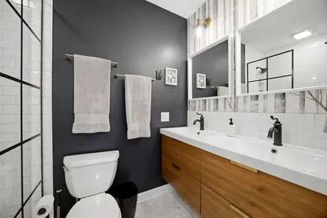 3131 North Racine Avenue Chicago IL 60657