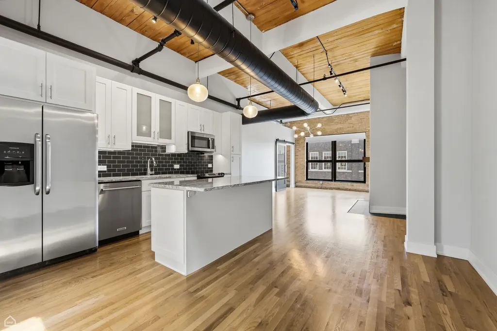 1728 North Damen Avenue Chicago IL 60647