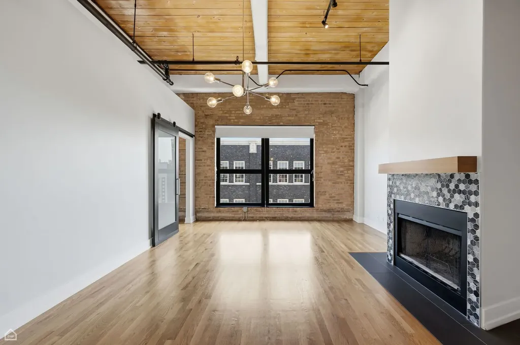 1728 North Damen Avenue Chicago IL 60647