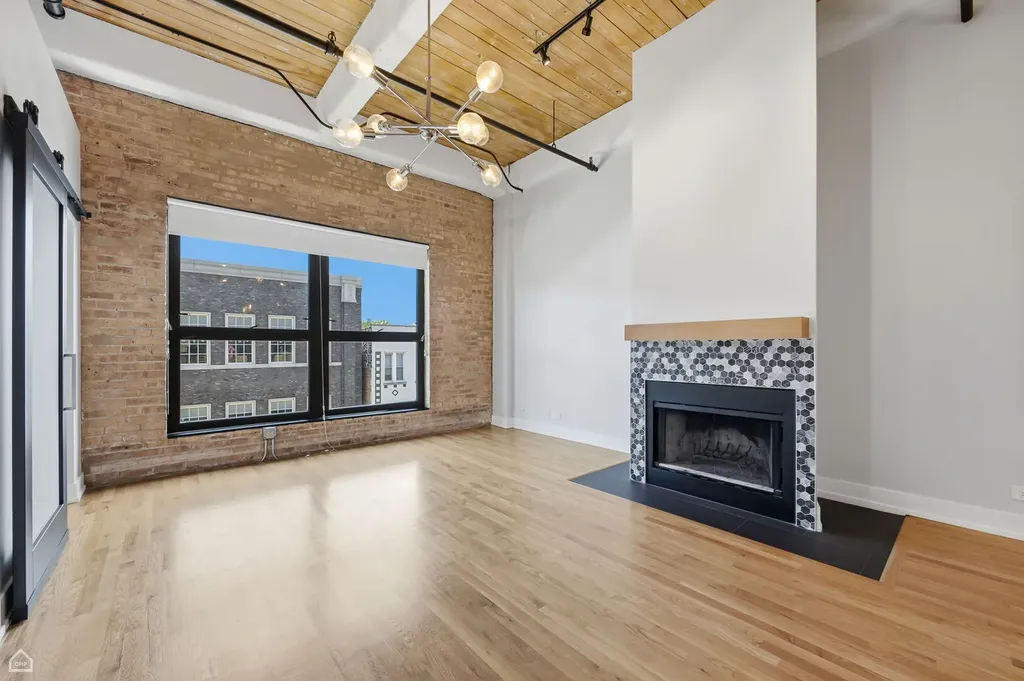 1728 North Damen Avenue Chicago IL 60647