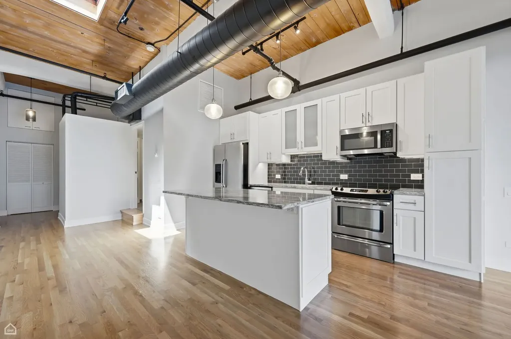 1728 North Damen Avenue Chicago IL 60647