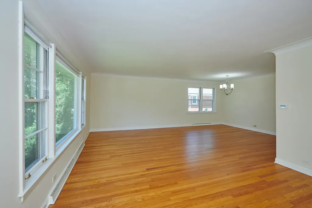 9027 Kenton Avenue Skokie IL 60076