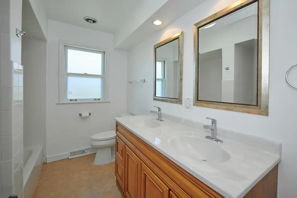 9027 Kenton Avenue Skokie IL 60076