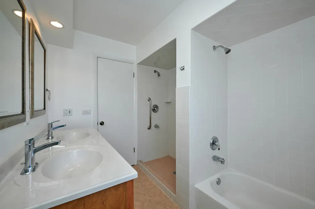9027 Kenton Avenue Skokie IL 60076