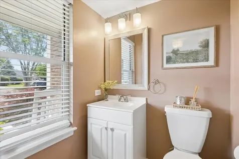 35 Knightsbridge Drive Mundelein IL 60060