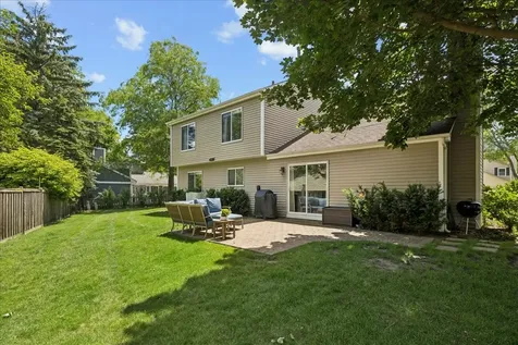35 Knightsbridge Drive Mundelein IL 60060
