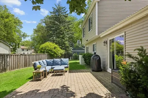 35 Knightsbridge Drive Mundelein IL 60060
