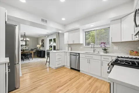 35 Knightsbridge Drive Mundelein IL 60060