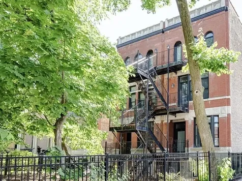 647 West Deming Place Chicago IL 60614