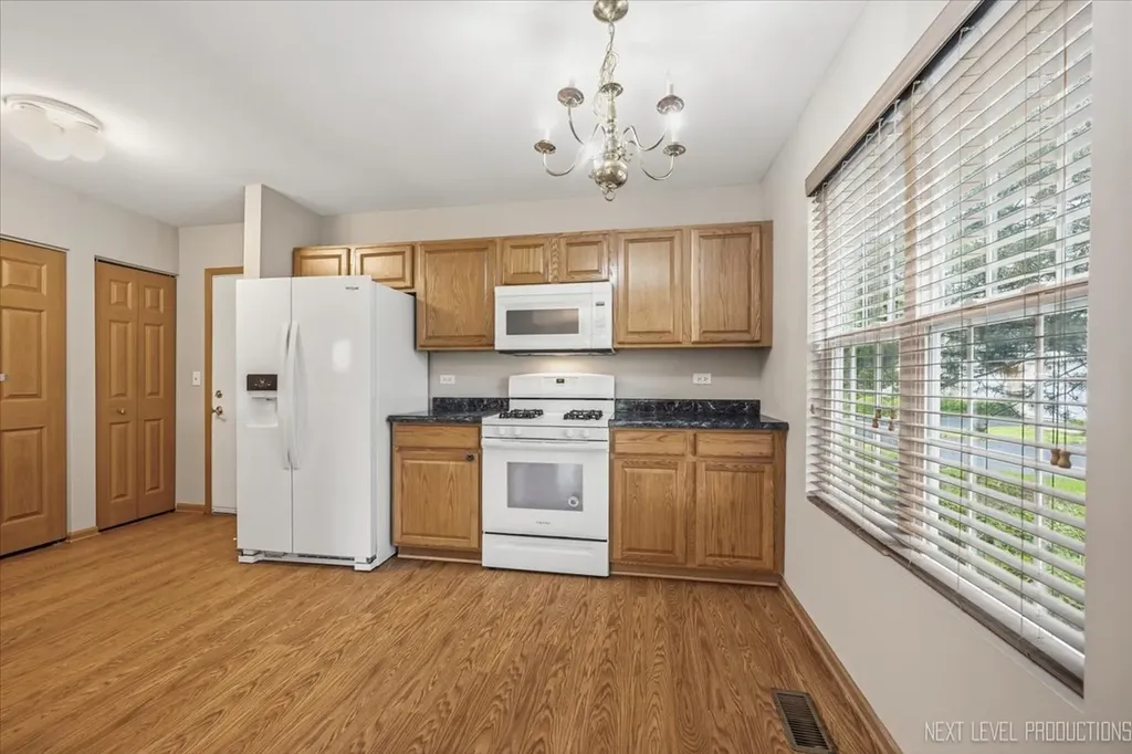 2471 Stoughton Circle Aurora IL 60502