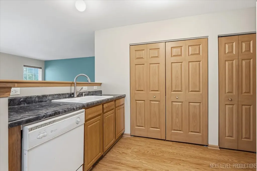 2471 Stoughton Circle Aurora IL 60502