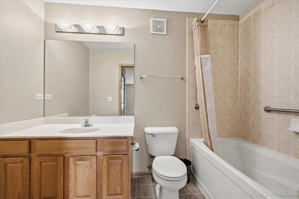 2471 Stoughton Circle Aurora IL 60502