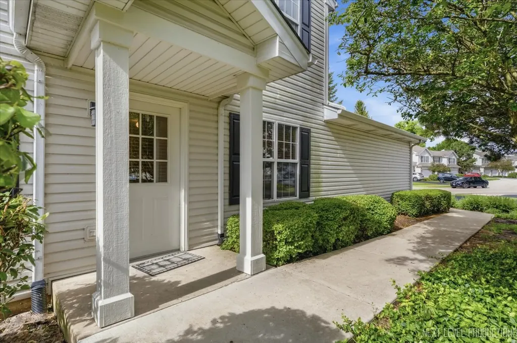 2471 Stoughton Circle Aurora IL 60502
