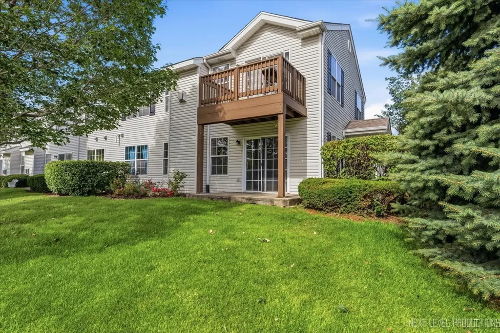 2471 Stoughton Circle Aurora IL 60502