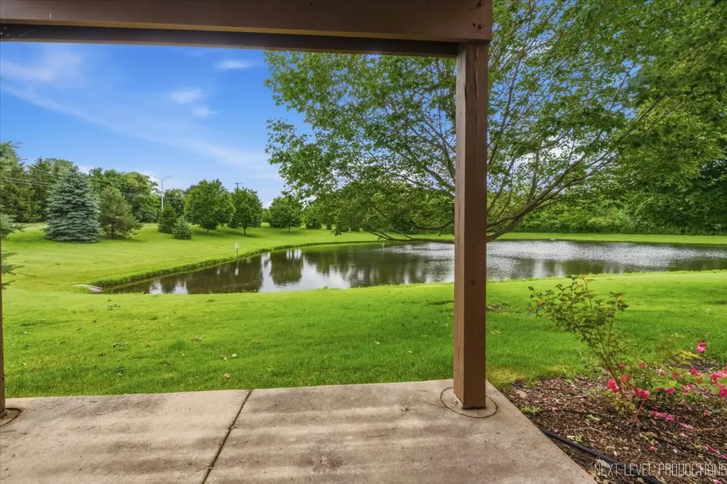 2471 Stoughton Circle Aurora IL 60502
