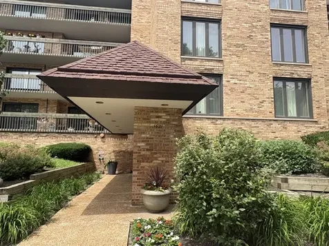 1621 Mission Hills Road Northbrook IL 60062