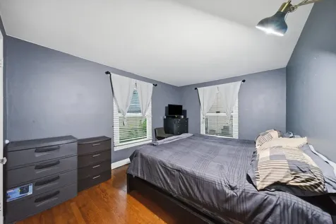525 Sunset Drive Elgin IL 60123